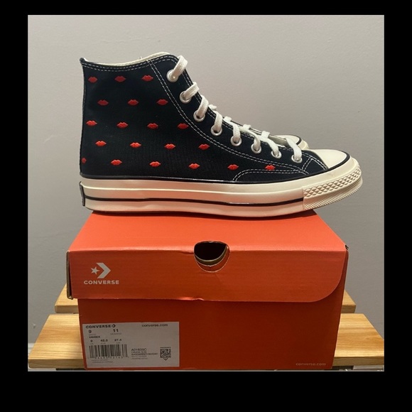 NWT - Converse (Unisex) Chuck 70 Embroidered Lips High Sneakers - Picture 4 of 6
